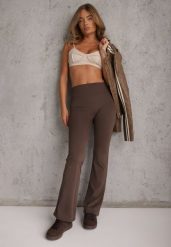 Brązowe Legginsy Flare High Waist Ozdobione z Tyłu Modelującym Marszczeniem Deinoreia. Brązowe legginsy damskie Renee, m, bez wzorów, z jeansu. Za 69.99 zł.
