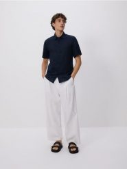 Lniana koszula slim fit - granatowy. Niebieskie koszule męskie Reserved, l, bez wzorów, z tkaniny, bez kołnierzyka, bez ramiączek. Za 159.99 zł.