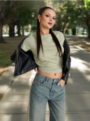 Koszulka basic - brązowy. Brązowe t-shirty damskie Sinsay, l, bez wzorów, z bawełny, bez kołnierzyka. W wyprzedaży za 14.99 zł.