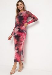Fuksjowa Sukienka o Dopasowanym Fasonie Bodycon z Rozcięciem i Marmurkowym Wzorem Urientia. Czerwone sukienki damskie Born2be, na spotkanie biznesowe, l, bez wzorów, eleganckie, bez kołnierzyka, bez ramiączek, maxi, bodycon. W wyprzedaży za 135.99 zł.