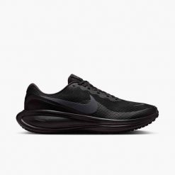 Buty do biegania męskie Nike Revolution 8. Czarne obuwie do biegania damskie Nike, nike revolution. Za 423.00 zł.