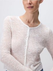Sweter z koronki - biały. Białe swetry klasyczne damskie Reserved, l, z dzianiny, bez kołnierzyka. W wyprzedaży za 79.99 zł.
