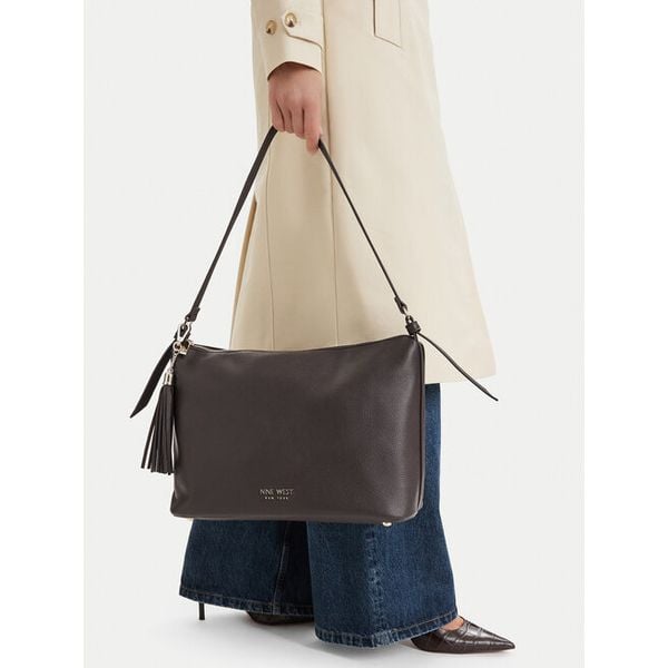 Torebka Nine West. Brązowe torebki klasyczne damskie Nine West, bez wzorów, bez dodatków. Za 229.99 zł.