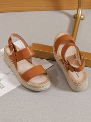 Sixth Sens Sandały w kolorze jasnobrązowym na koturnie rozmiar: 40. Brązowe sandały damskie Sixth Sens, bez wzorów, bez obcasa, na koturnie. Za 123.25 zł.