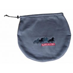 Torba na kask jeździecki Karlslund. Niebieskie torebki klasyczne damskie KARLSLUND, bez wzorów, z polaru, bez dodatków. Za 131.50 zł.