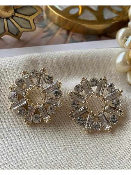 Luseera Pozłacane kolczyki-wkrętki z cyrkoniami rozmiar: onesize. Żółte kolczyki damskie Luseera, z cyrkonią, pozłacane. Za 39.99 zł.