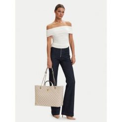 Torebka Guess. Brązowe torebki klasyczne damskie Guess, z aplikacjami, bez dodatków. Za 571.99 zł.