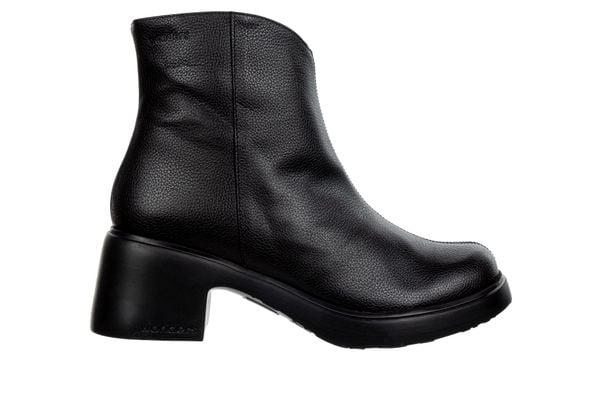 Botki Wonders E-7125 Wild I Negro 138043, Czarny, Skóra naturalna - 38. Czarne botki damskie Wonders, ze skóry, eleganckie, bez obcasa, na obcasie, bez zapięcia. W wyprzedaży za 560.99 zł.