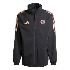 Kurtka wodoodporna Bayern Munich Tiro 2024/25. Czarne kurtki męskie Adidas, bez wzorów, sportowe, bez kaptura. W wyprzedaży za 471.50 zł.