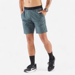 Spodenki do biegania męskie Kiprun Run 500 Dry. Zielone szorty męskie KIPRUN, z elastanu, bez kołnierzyka. W wyprzedaży za 39.99 zł.