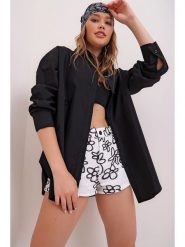 Trendyol Bluzka w kolorze czarnym rozmiar: L. Czarne bluzki damskie Trendyol, l, bez wzorów, bez kołnierzyka, bez ramiączek. Za 60.99 zł.