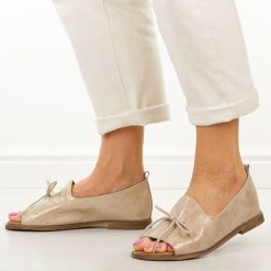 Złote skórzane płaskie sandały damskie Potocki 12824. Żółte sandały damskie POTOCKI, bez wzorów, z jeansu, bez obcasa, na płaskiej podeszwie. Za 219.00 zł.