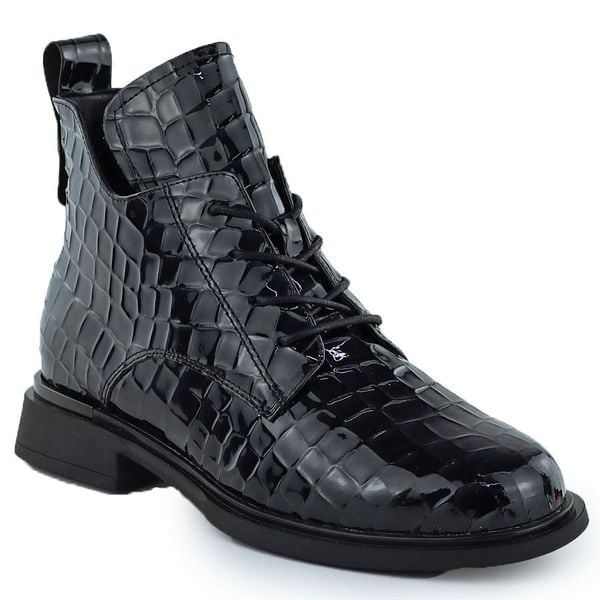 Skórzane botki damskie lakierowane kroko czarne Filippo DBT7239. Czarne botki damskie Filippo, z lakierowanej skóry, bez obcasa, bez zapięcia. Za 329.99 zł.