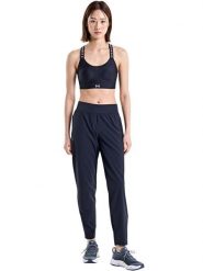 Under Armour Spodnie sportowe w kolorze czarnym rozmiar: XS. Czarne spodnie sportowe damskie Under Armour, xs, z materiału, outdoorowe. Za 194.95 zł.