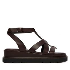 Sandały Tamaris. Brązowe sandały damskie Tamaris, bez wzorów, bez obcasa, na płaskiej podeszwie. Za 369.99 zł.