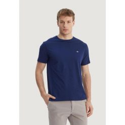 Koszulka crop top Mężczyzna GANT REG SHIELD SS T-SHIRT. Niebieskie t-shirty męskie Gant, m, bez wzorów, z bawełny, bez kołnierzyka. W wyprzedaży za 202.25 zł.