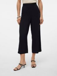 Vero Moda Spodnie w kolorze czarnym rozmiar: XS. Czarne spodnie materiałowe damskie Vero Moda, bez wzorów, z materiału. Za 72.45 zł.