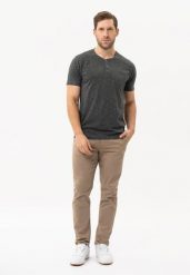 T-shirt z rozpinanym dekoltem T-WARREN. Szare t-shirty męskie Volcano, na lato, l, z aplikacjami, z bawełny, bez kołnierzyka. Za 74.99 zł.