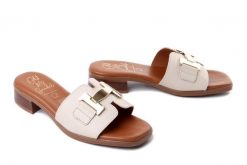 Oh! My Sandals 5890 doya hielo, klapki damskie. Brązowe klapki damskie Oh My Sandals, bez wzorów, ze skóry, bez obcasa. Za 289.90 zł.
