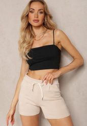 Jasnobeżowe Szorty High Waist przed Kolano Saxonia. Brązowe szorty damskie Renee, bez wzorów, z podwyższonym stanem. Za 44.99 zł.