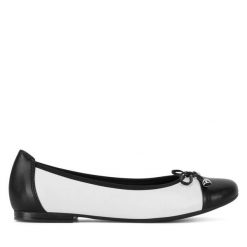 Baleriny Lasocki. Białe baleriny damskie Lasocki, bez wzorów, bez obcasa. Za 149.99 zł.