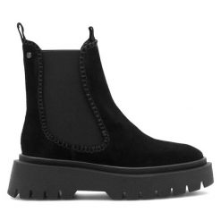 Botki Lasocki. Czarne botki damskie Lasocki, bez obcasa, na płaskiej podeszwie, bez zapięcia. Za 299.99 zł.