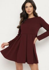 Bordowa Elegancka Sukienka o Rozkloszowanym Kroju Temitonia. Czerwone sukienki damskie Born2be, m, bez wzorów, eleganckie, bez kołnierzyka, bez ramiączek, mini, rozkloszowane. W wyprzedaży za 111.99 zł.
