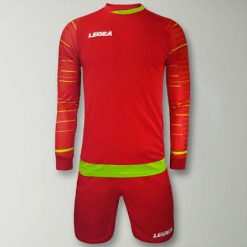 Komplet bramkarski REIMS czerwono-zielony fluo junior. Czerwone szorty męskie Legea, bez wzorów, sportowe. Za 81.00 zł.