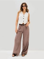 Spodnie wide leg z paskiem z domieszką wiskozy - beżowy. Brązowe spodnie materiałowe damskie Sinsay, bez wzorów, z wiskozy. Za 59.99 zł.