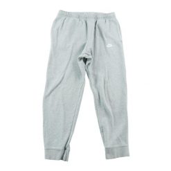 Spodnie dresowe męskie Swoosh haftowany szare. Szare spodnie sportowe męskie Nike, z dresówki. Za 146.96 zł.