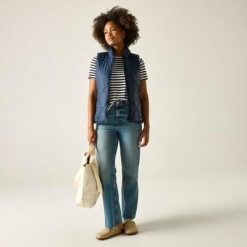 Damska wodoodporna pikowana kamizelka Carlotte. Niebieskie kamizelki damskie Regatta, z poliamidu. Za 349.99 zł.