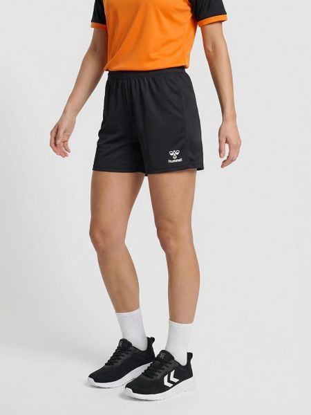 Szorty damskie Hummel Essential. Czerwone szorty damskie HUMMEL, bez wzorów, z materiału, eleganckie, z standardowym stanem. Za 125.50 zł.
