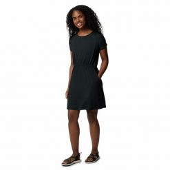 Sukienka techniczna z krótkim rękawem Columbia Chill River SS Dress. Czarne sukienki damskie Columbia, s, bez wzorów, sportowe, bez kołnierzyka, bez ramiączek, mini, sportowe. Za 169.99 zł.