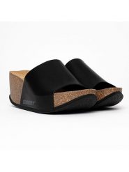Sunbay Klapki "Toluca" w kolorze czarnym na koturnie rozmiar: 37. Czarne klapki damskie Sunbay, bez wzorów, bez obcasa, na koturnie. Za 152.98 zł.