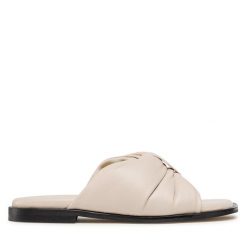Klapki Badura. Brązowe klapki damskie Badura, bez wzorów, bez obcasa. Za 299.99 zł.