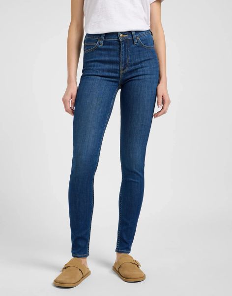 DAMSKIE SPODNIE LEE SCARLETT HIGH IVY WASH 112363819. Spodnie materiałowe damskie Lee, bez wzorów, z jeansu. Za 219.99 zł.