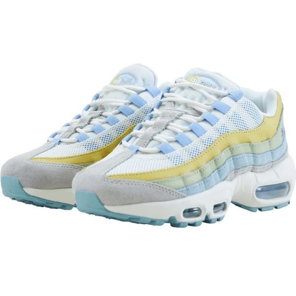 Damskie Zamszowe Buty Sportowe Air Max 95. Białe buty sportowe na co dzień damskie Nike, bez wzorów, z zamszu. Za 794.99 zł.
