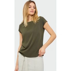 Elegancka bluzka. Bluzki damskie Greenpoint, bez wzorów, z lyocellu, eleganckie, bez kołnierzyka, bez ramiączek. Za 49.99 zł.