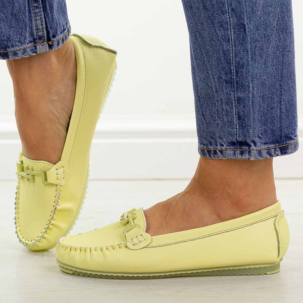 Żółte skórzane mokasyny damskie S.Barski 7034. Żółte mokasyny damskie S.BARSKI, z jeansu. Za 219.00 zł.