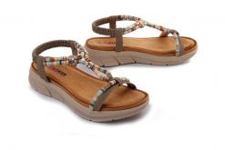 Artiker Relaks 58C009 Beżowy, sandały damskie. Brązowe sandały damskie Artiker Relaks, bez wzorów, bez obcasa, na płaskiej podeszwie. Za 164.90 zł.
