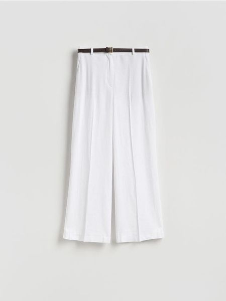 Spodnie z modalem - biały. Białe spodnie materiałowe damskie Reserved, bez wzorów, z tkaniny. Za 139.99 zł.