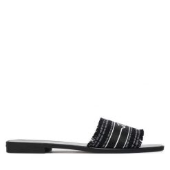 Klapki KARL LAGERFELD. Czarne klapki damskie Karl Lagerfeld, bez wzorów, bez obcasa. Za 463.99 zł.