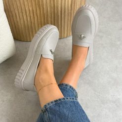 Beżowe skórzane półbuty damskie Vinceza 93204. Brązowe półbuty damskie VINCEZA, bez wzorów, z jeansu, eleganckie, bez obcasa. Za 189.00 zł.