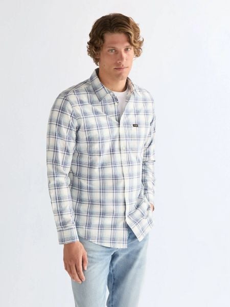 MESKA KOSZULA WRANGLER 1 PKT SHIRT BLUE WHITE 112378035. Białe koszule męskie Wrangler, xl, bez wzorów, bez kołnierzyka, bez ramiączek. Za 139.99 zł.