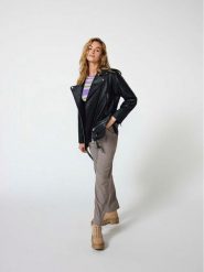 ONLY Kurtka z imitacji skóry Vera 15293015 Czarny Regular Fit. Czarne kurtki damskie Only, xl, bez wzorów, ze skóry, bez kaptura. Za 289.99 zł.