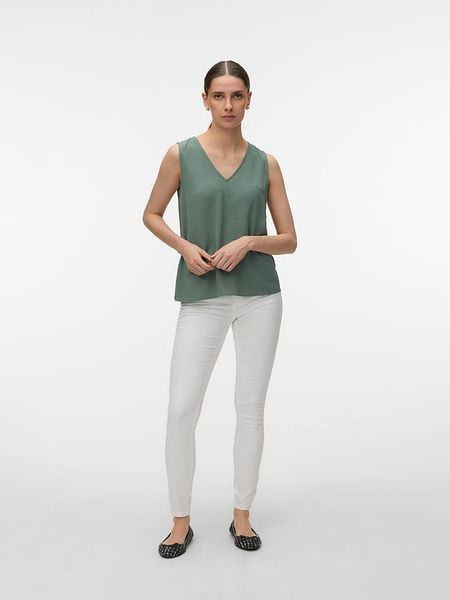 Vero Moda Dżinsy - Slim fit - w kolorze białym rozmiar: XS/L32. Białe jeansy damskie Vero Moda. Za 113.99 zł.