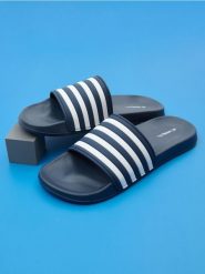 Klapki - granatowy. Niebieskie klapki i japonki męskie Sinsay. Za 29.99 zł.