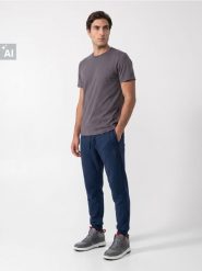 Spodnie dresowe comfort fit z domieszką bawełny - szary. Szare spodnie sportowe męskie Sinsay, z bawełny. Za 39.99 zł.