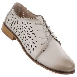 Skórzane półbuty damskie ażurowe beżowe Cambell 19386. Brązowe półbuty damskie Cambell, w ażurowe wzory, ze skóry, bez obcasa. Za 199.99 zł.