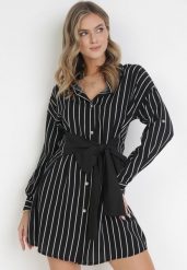 Czarna Wiskozowa Sukienka Mini o Fasonie Koszuli Zapinana na Guziki Romola. Czarne sukienki damskie Born2be, xl, bez wzorów, z wiskozy, bez kołnierzyka, bez ramiączek, maxi, koszulowe. W wyprzedaży za 63.99 zł.